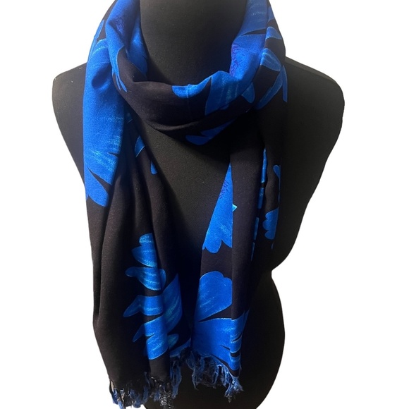 IN Gear Boho Black & Nav Floral Print Rectangular Scarf With Large Blue Daisy - Picture 1 of 15
